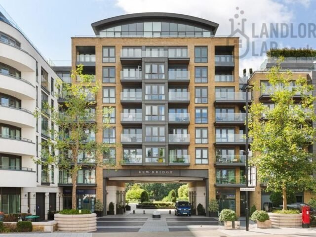 Kew Bridge Road, Kew